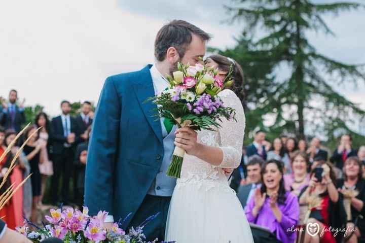 Beso crónica de boda