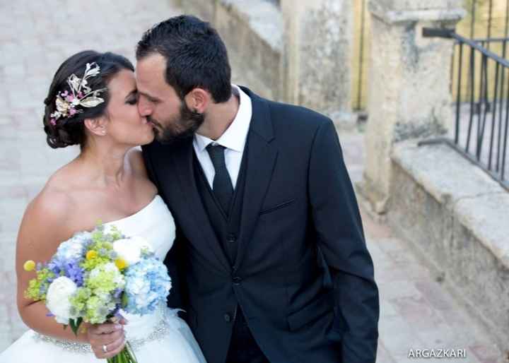 Beso crónica de boda