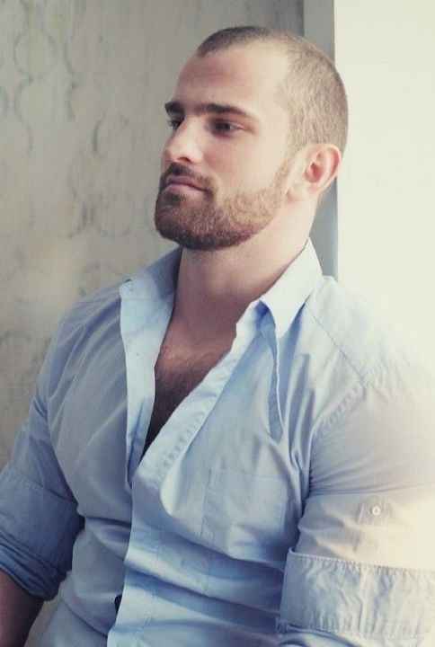 Novio con barba