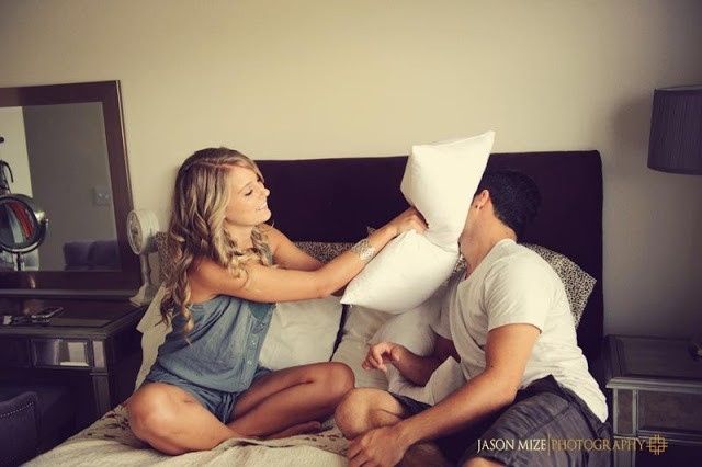 Una guerra de almohadas