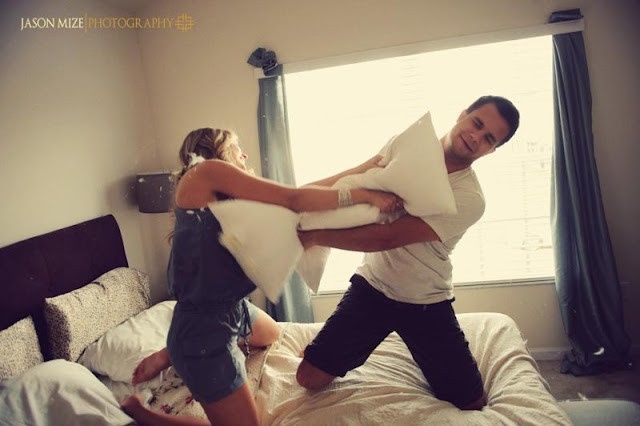 Una guerra de almohadas