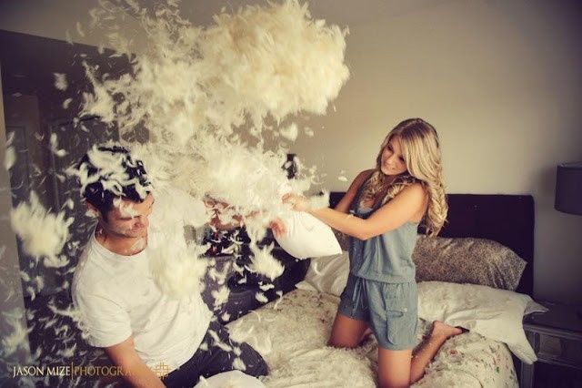 Una guerra de almohadas