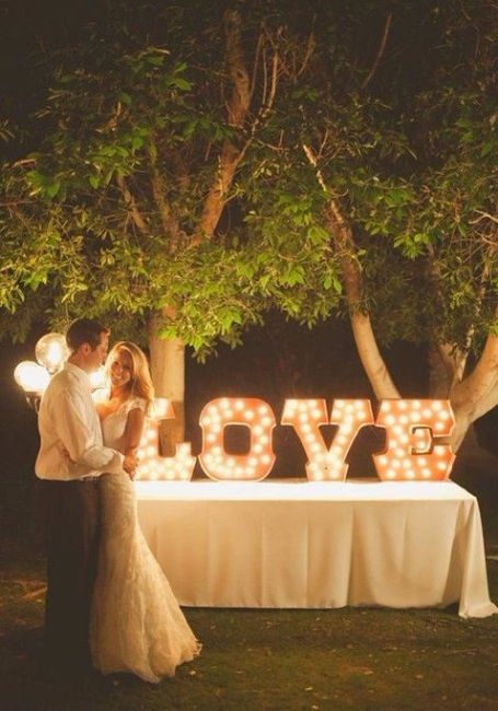 LOVE luminoso