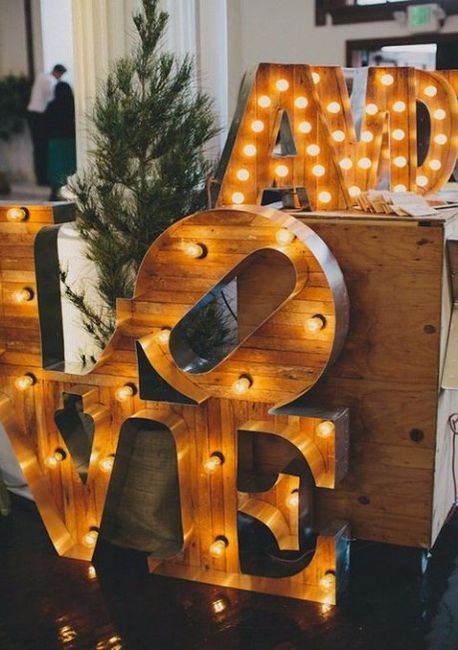 LOVE luminoso