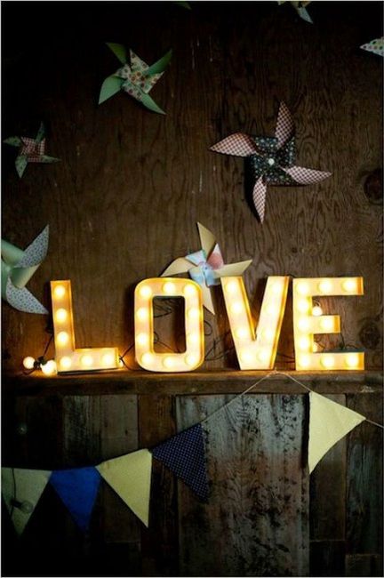 LOVE luminoso
