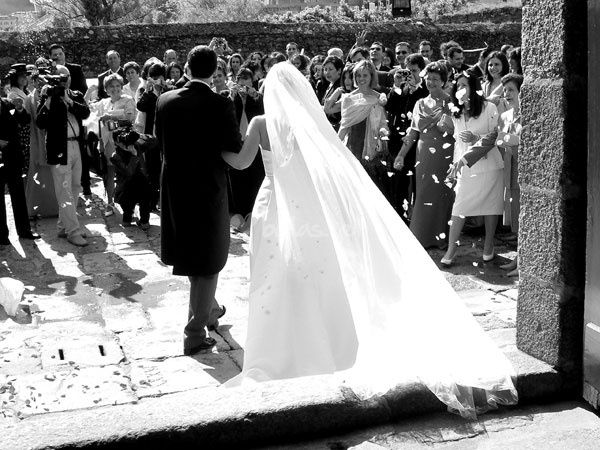 Salida novios de la iglesia