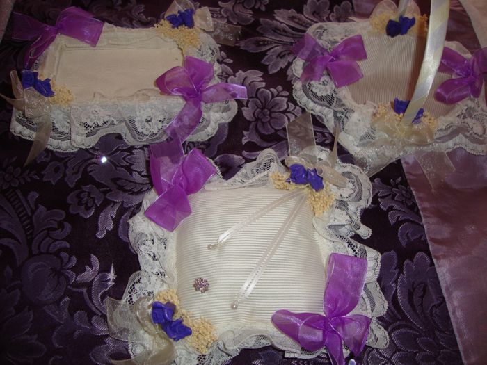 Conjunto de arras, cojín alianzas y cesta flores