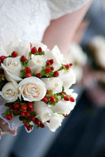 red and white bouquet 2