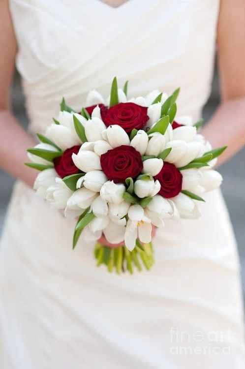 red and white bouquet 7