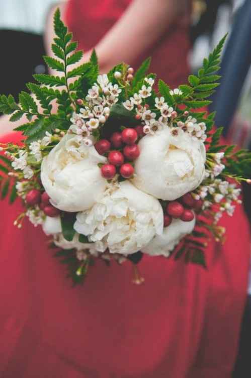 red and white bouquet 12