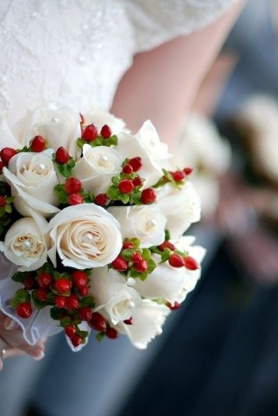 red and white bouquet 2