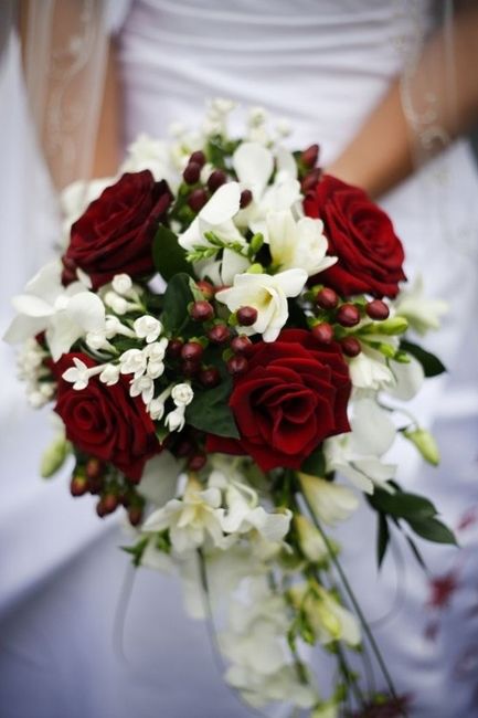 red and white bouquet 8