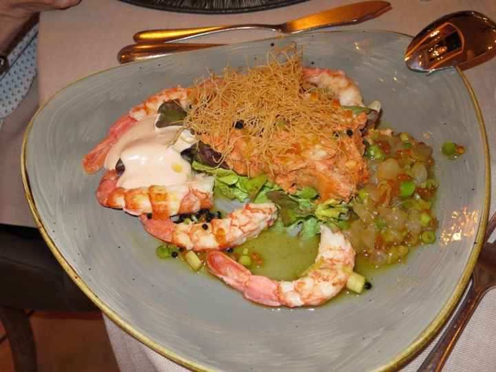 Ensalada de gambon, cabracho y ceviche de corvina