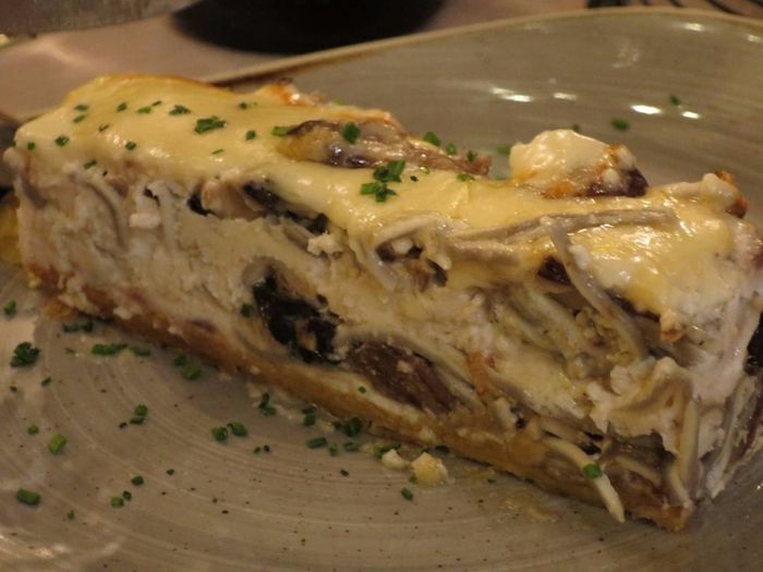 Lingote de pez mantequilla, con gulas y setas