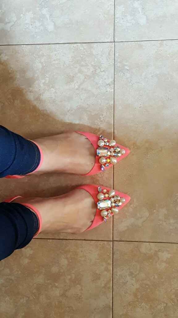Zapatos bajos y de tacon ancho - 1