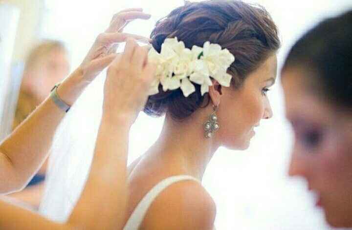 ¿adorno floral en el pelo?' - 3