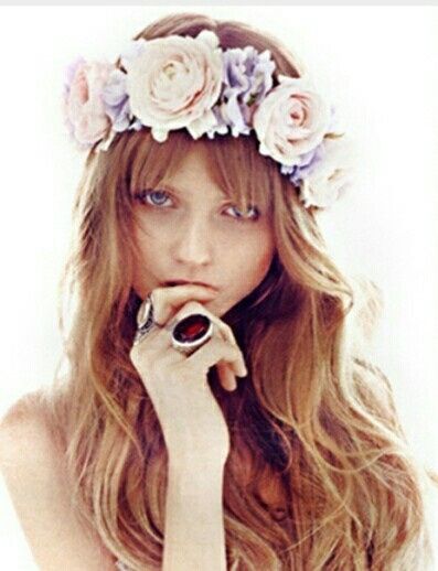 ¿adorno floral en el pelo?' - 2