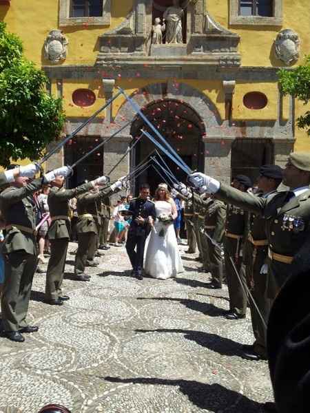Saliendo de la iglesia