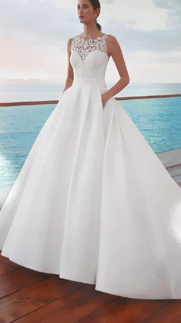 De quien es este vestido? - 1