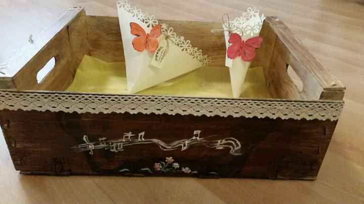 Caja de madera pintada - 2