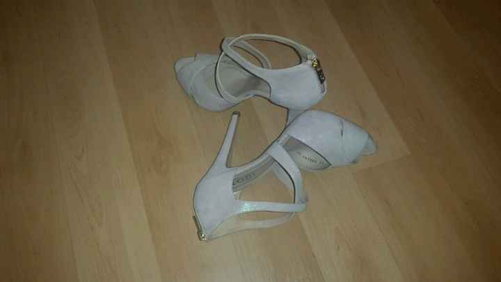 Zapatos usados en preboda. - 2