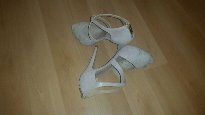 Zapatos usados en preboda. - 2