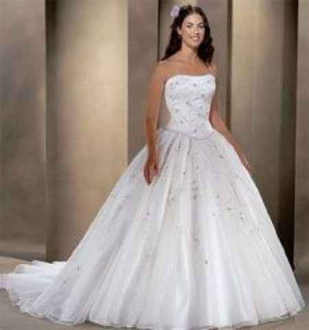 el vestido lindo de ceda color crema hermoso