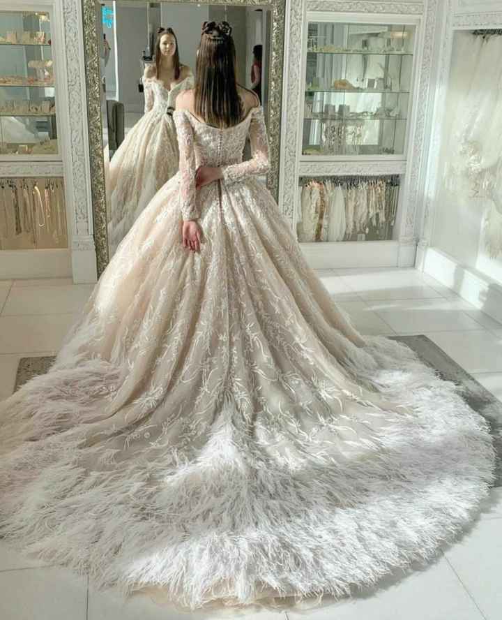 Os gusta esta cola del vestido? 1