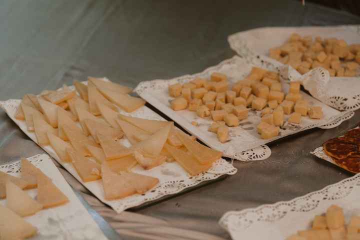 Una tabla de quesos nunca falla en el aperitivo nupcial 🧀 - 1