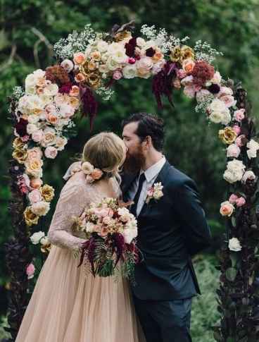 Decoración ceremonia con arco de flores 2