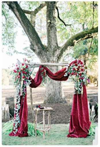 Decoración ceremonia con telas y flores 