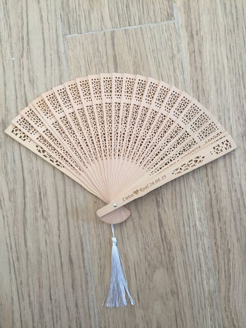 Abanicos madera con pompón - 2