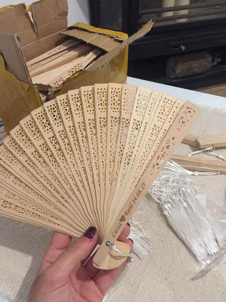 Abanicos madera con pompón - 1
