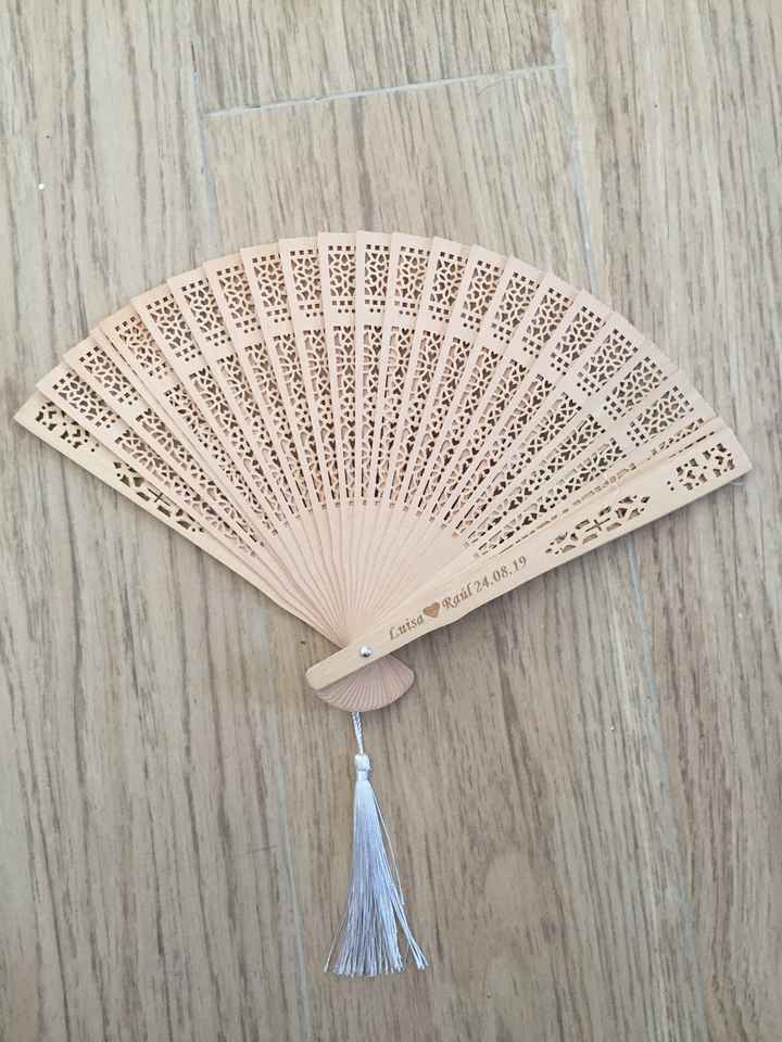 Abanicos madera con pompón - 2