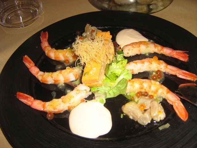 ENSALADA DE GAMBONES PASTEL DE CABRACHO