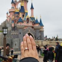 ¡Comenta si tu anillo de pedida se parece o no al de Cris! 💍 - 1