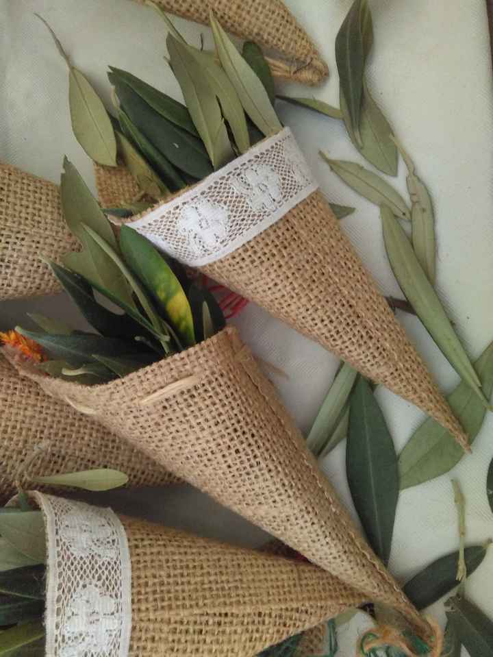 Hojas de olivo para la salida de la iglesia - 2