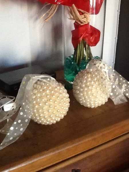 Bolas para decorar sillas de novios