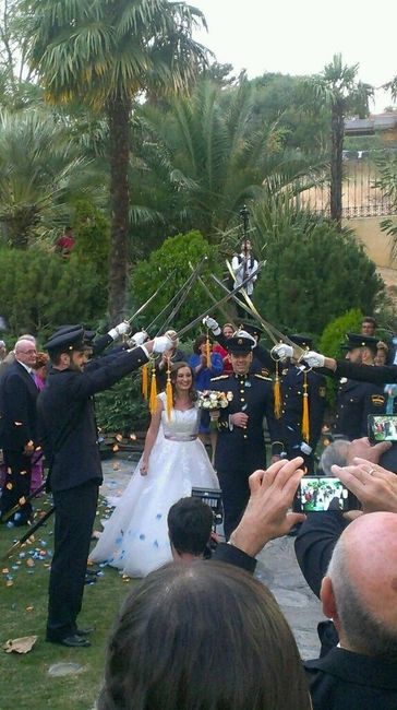 Novias de guardia civil, militares, policías... - 1