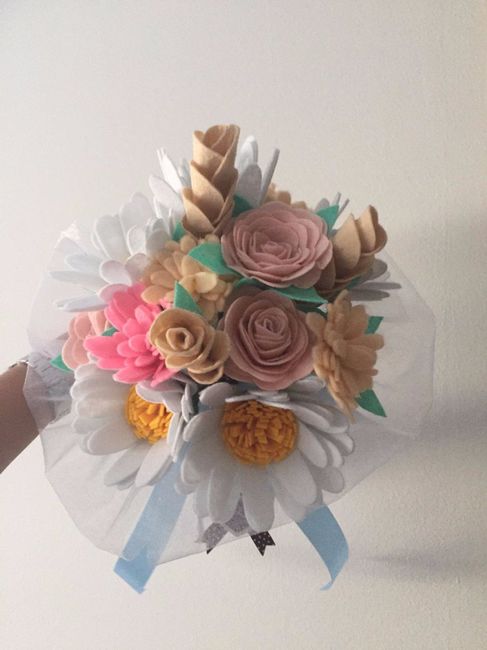 Ramo de flores de fieltro para hermana