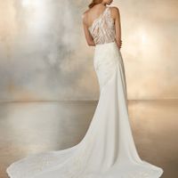 Vestido de novia con cola larga - 2