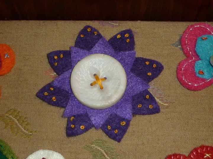 flor fieltro y boton