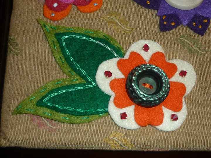 flor fieltro y boton