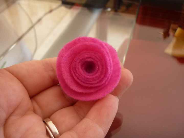 ROSA DE FIELTRO