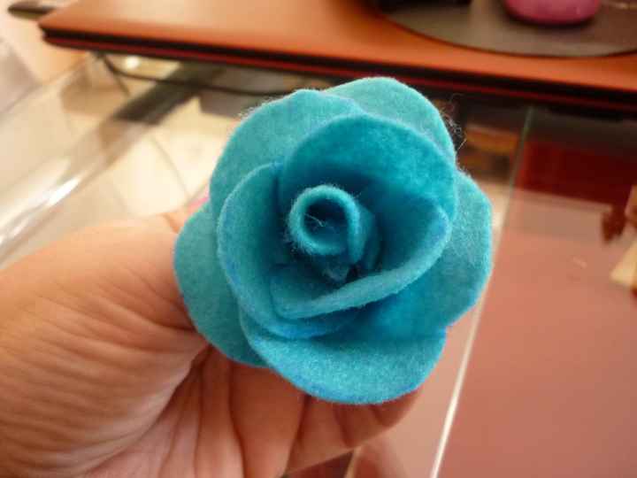 ROSA DE FIELTRO