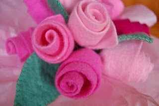ROSAS DE FIELTRO
