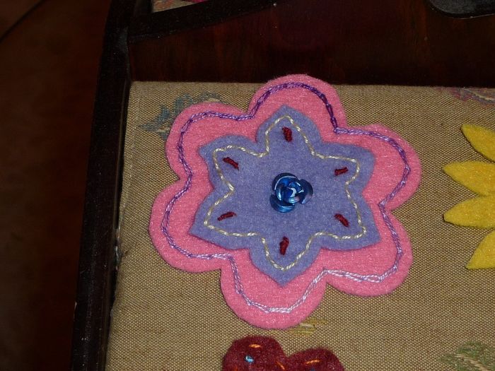 flor fieltro y botones