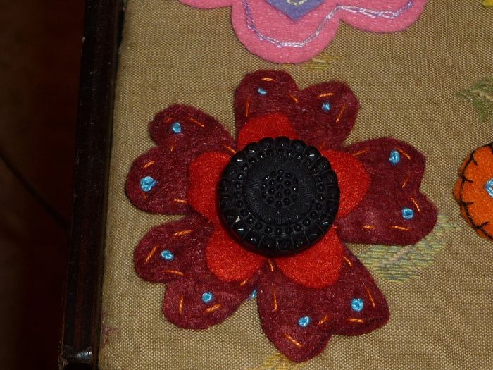 flor fieltro y boton