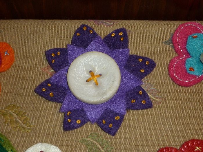 flor fieltro y boton