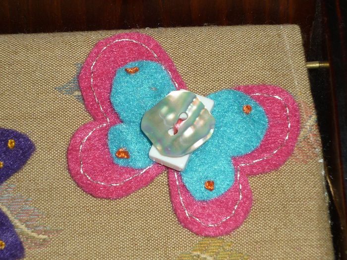 mariposa fieltro y botones